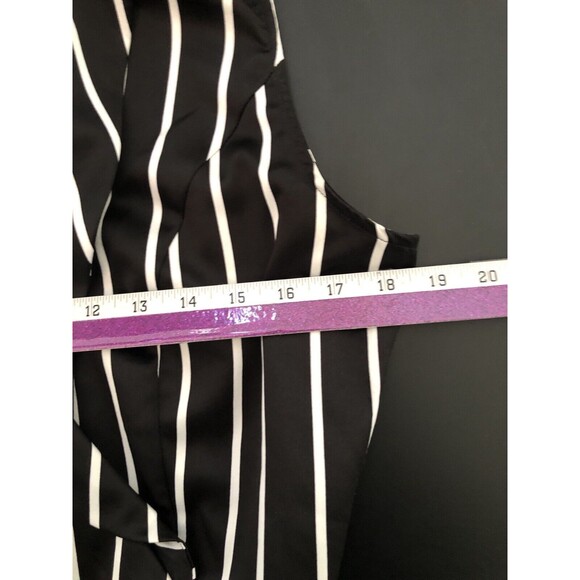 a new day Women’s XXL pinstriped Romper Jumpsuit belt black white 304 - Picture 9 of 12